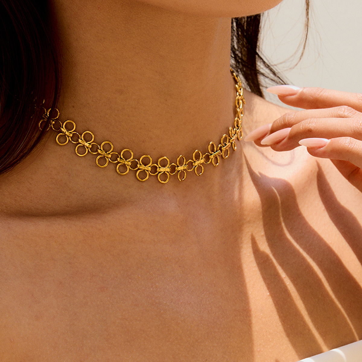 ELENYS Aurelia Loop – choker na krku
